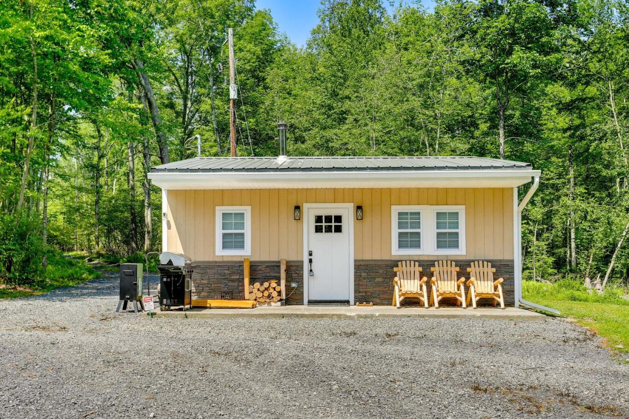 Secluded Poconos Cabin With Fire Pit On 75 Acres! อีสต์สเตราด์สเบิร์ก ภายนอก รูปภาพ