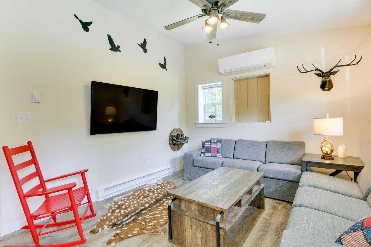 Secluded Poconos Cabin With Fire Pit On 75 Acres! อีสต์สเตราด์สเบิร์ก ภายนอก รูปภาพ