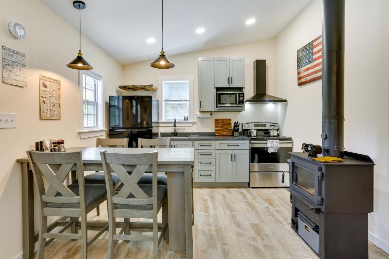 Secluded Poconos Cabin With Fire Pit On 75 Acres! อีสต์สเตราด์สเบิร์ก ภายนอก รูปภาพ