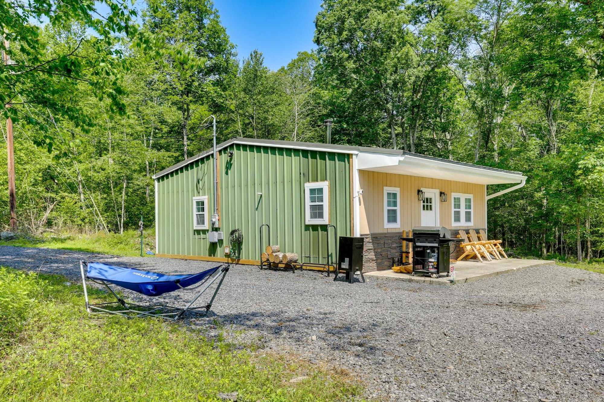 Secluded Poconos Cabin With Fire Pit On 75 Acres! อีสต์สเตราด์สเบิร์ก ภายนอก รูปภาพ