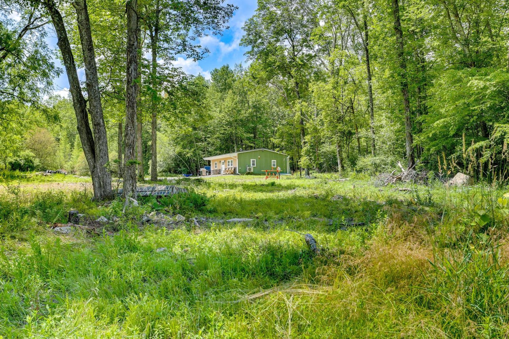 Secluded Poconos Cabin With Fire Pit On 75 Acres! อีสต์สเตราด์สเบิร์ก ภายนอก รูปภาพ
