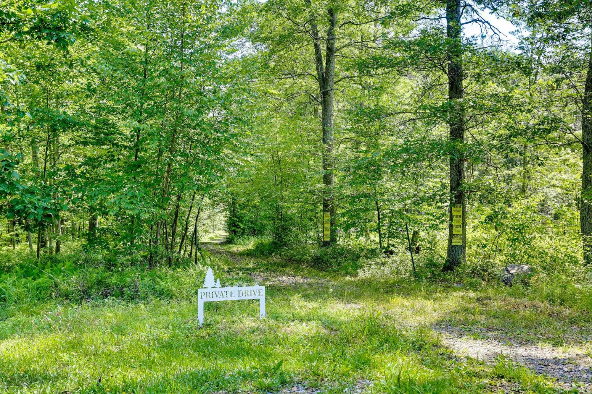 Secluded Poconos Cabin With Fire Pit On 75 Acres! อีสต์สเตราด์สเบิร์ก ภายนอก รูปภาพ